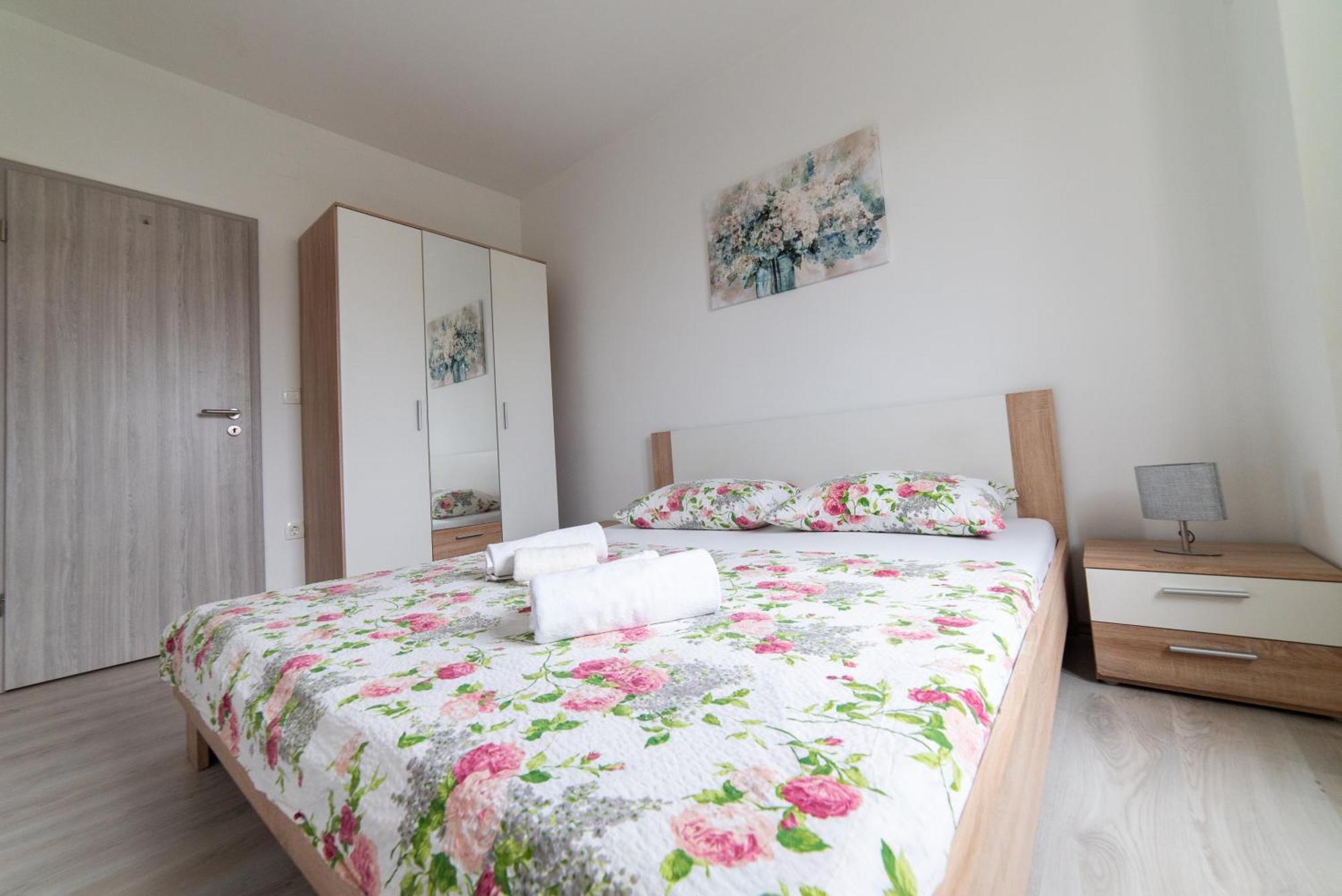 Mario Apartment Vir Ngoại thất bức ảnh