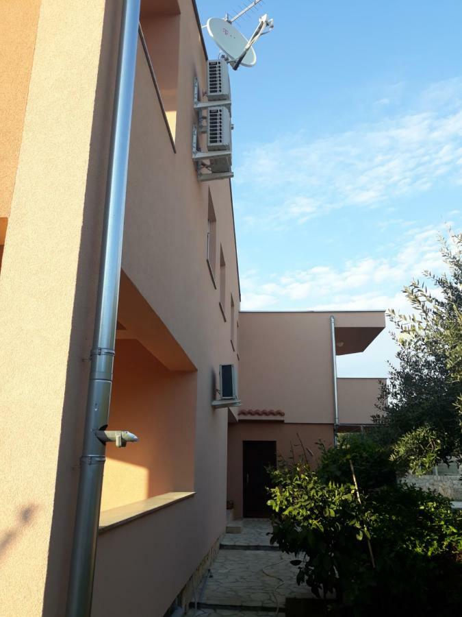Mario Apartment Vir Ngoại thất bức ảnh